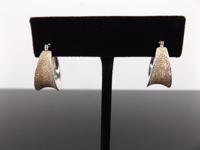 lot 97 image: .925 Sterling Silver Oval Hoop Earrings