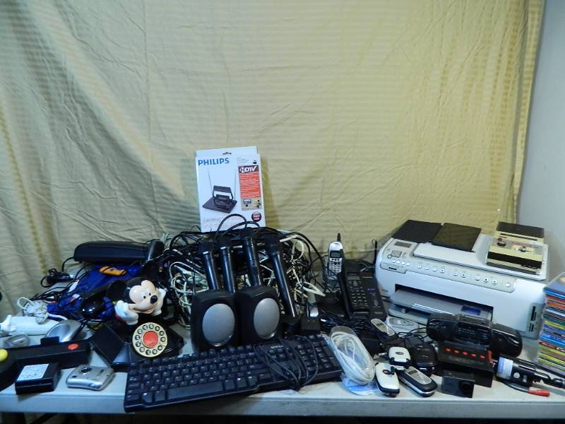 lot 45 image: Assorted Electronics