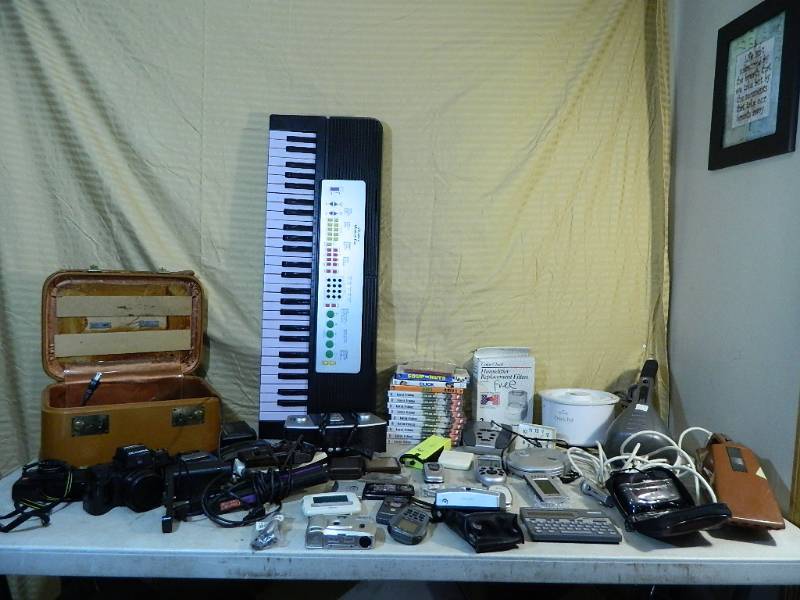lot 72 image: Assorted Electronics