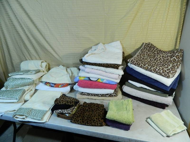 lot 77 image: 35 Assorted Towels