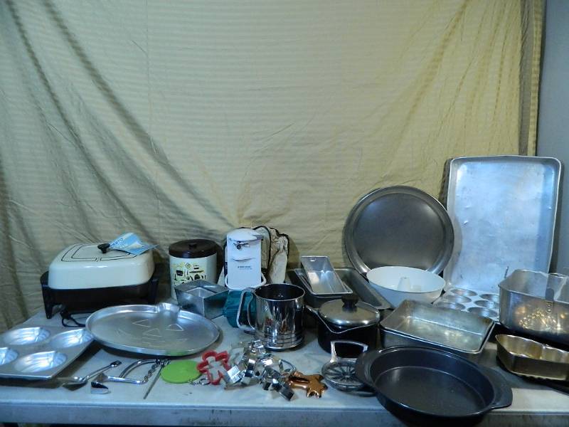 lot 86 image: Pans and More