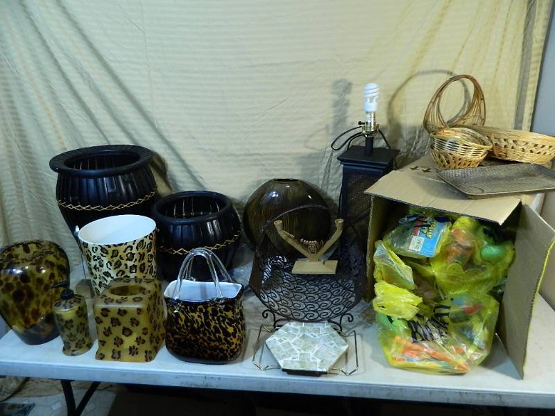 lot 101 image: Household Decor and More