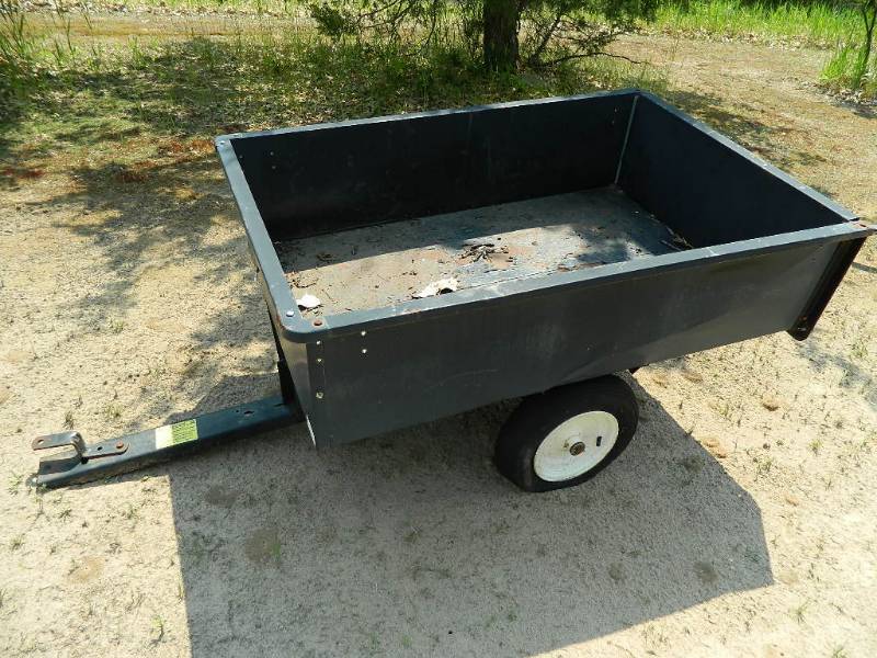 lot 7 image: Lawn Dump Trailer