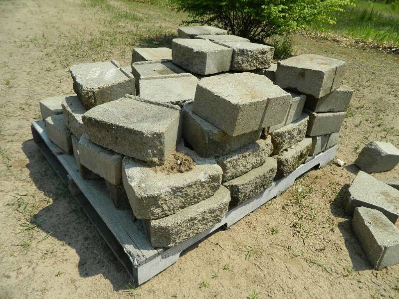 lot 6 image: Approx 46 Landscaping Bricks