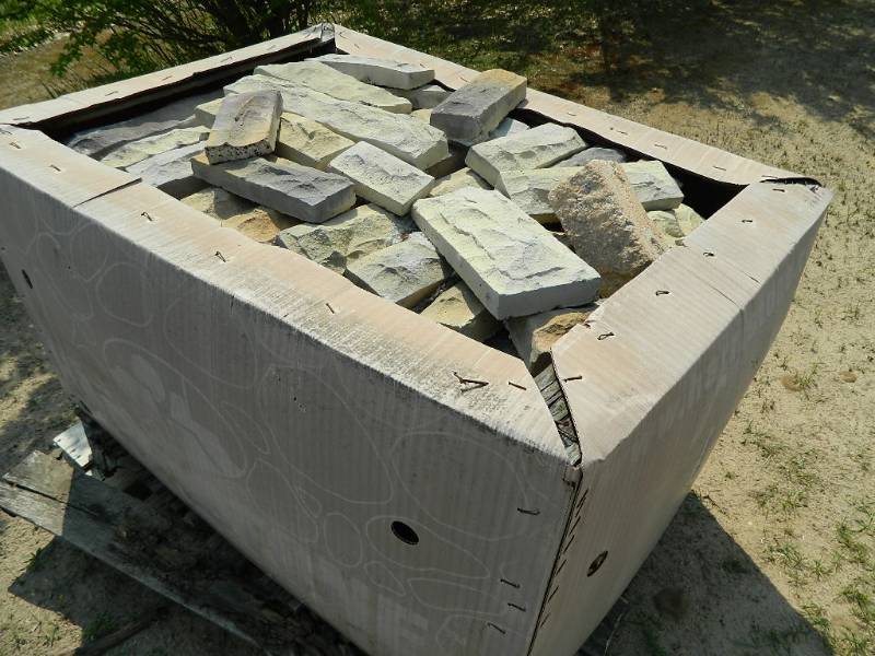 lot 5 image: Large Pallet of Stone Veneer Siding