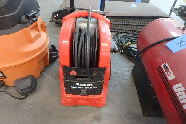 lot 6 image: Snap-On Pressure Washer