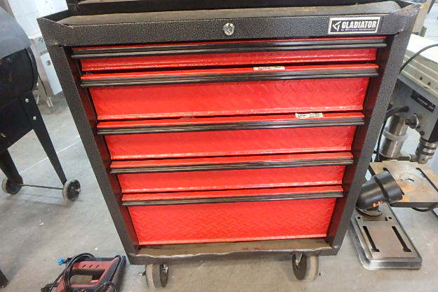 lot 14 image: Tool Chest