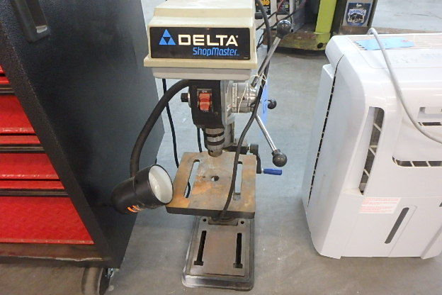 lot 15 image: Delta Drill Press