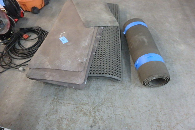 lot 20 image: Floor Mats