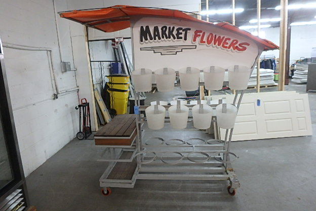 lot 21 image: Large Vendor Cart
