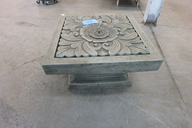 lot 26 image: Fountain