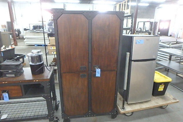 lot 39 image: Man Cave Furniture