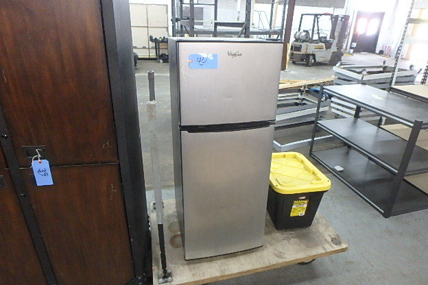 lot 40 image: Whirlpool Mini RefrigeratorFreezer