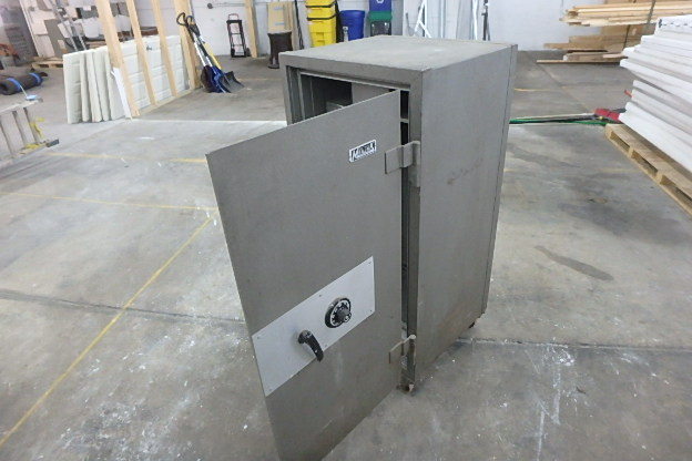 lot 45 image: Meilink Safe