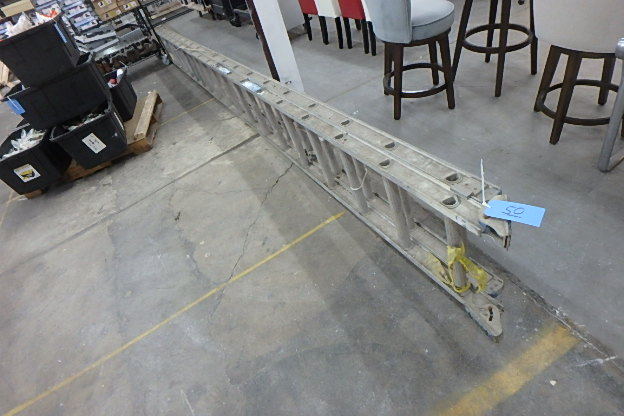 lot 50 image: Extension Ladder