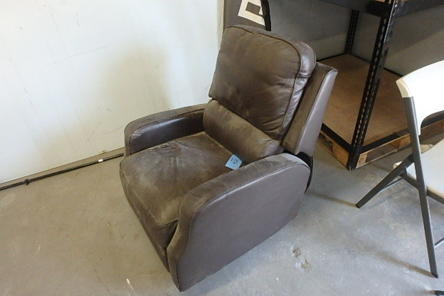lot 107 image: Leather Recliner