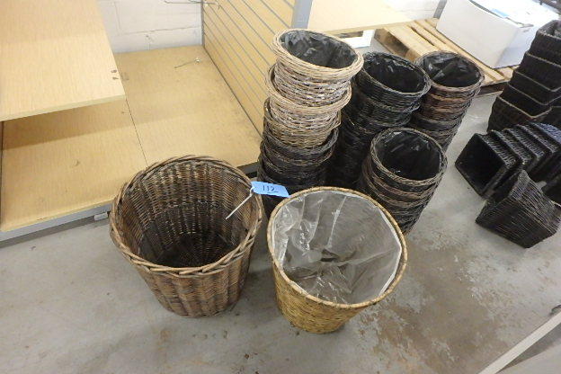 lot 112 image: Lot of Round Plastic Lined Baskets