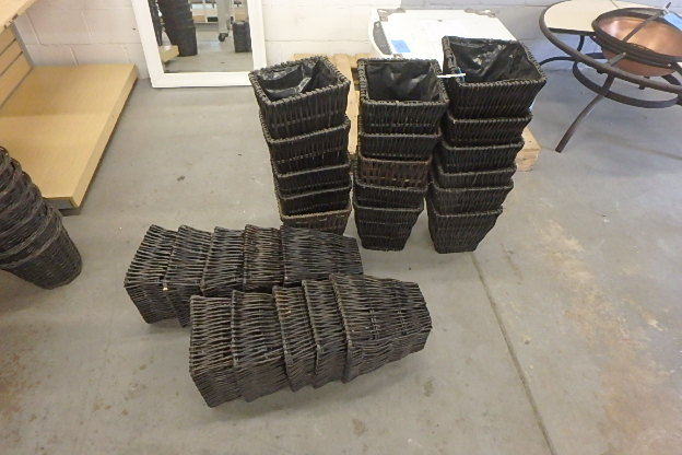 lot 113 image: Lot of Square Plastic Lined Baskets