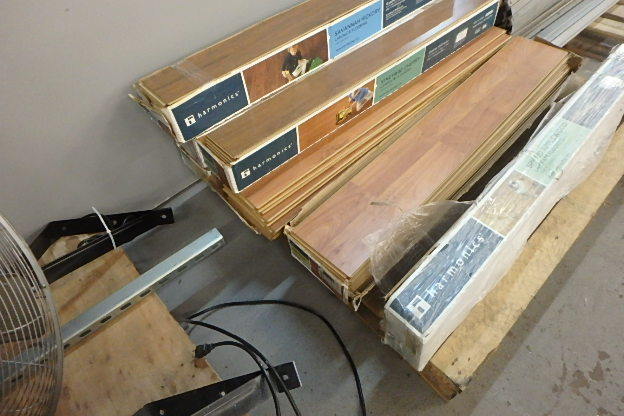 lot 121 image: Lot of Flooring
