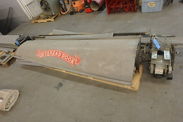 lot 123 image: Overhead Door