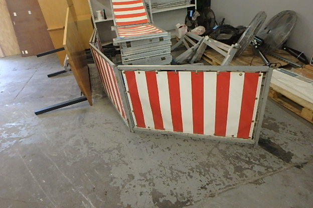 lot 132 image: Lot of Portable AluminumCanvas FenceBarrier