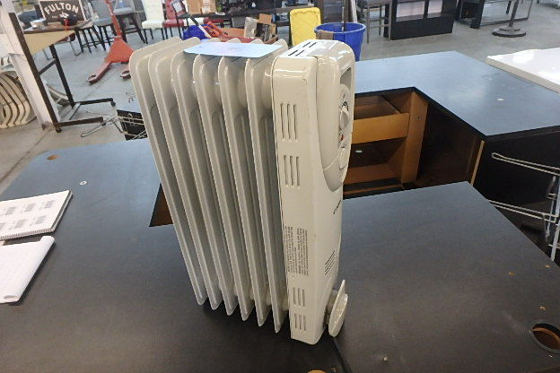 lot 159 image: Electric Heater