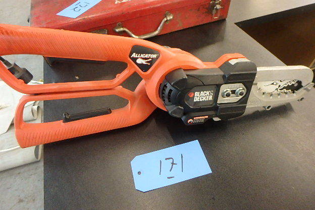 lot 171 image: Black and Decker Alligator