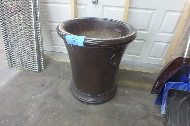 lot 175 image: Large Concrete Planter
