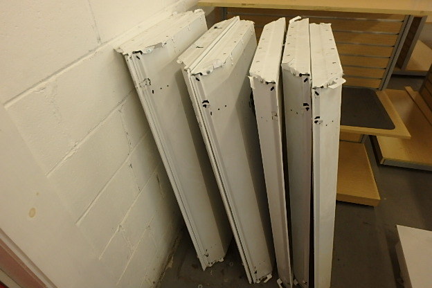 lot 190 image: Ceiling Mounted Shop Lights