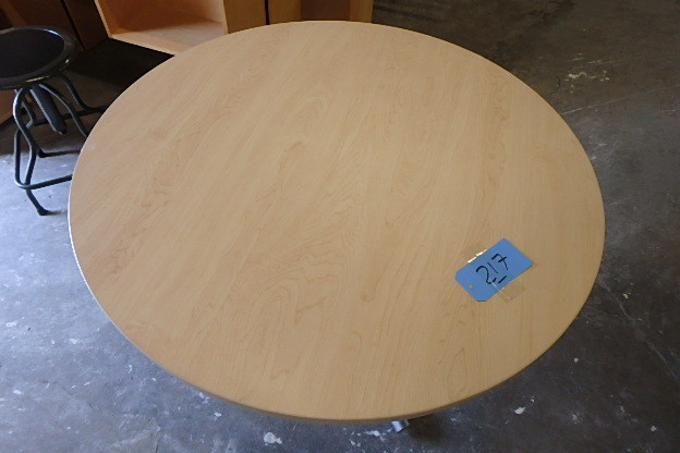 lot 217 image: Round Table