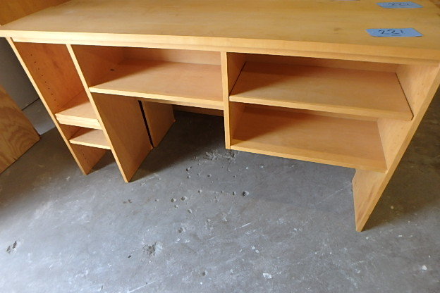 lot 221 image: Room and Board Maple
