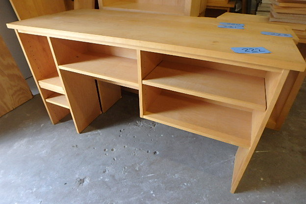lot 222 image: Room and Board Maple