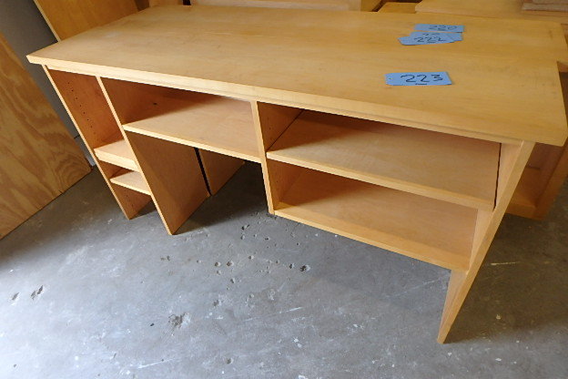 lot 223 image: Room and Board Maple