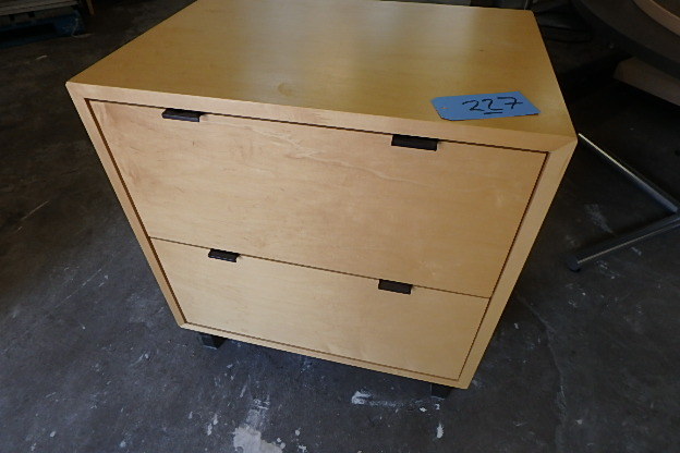 lot 227 image: Room and Board Maple