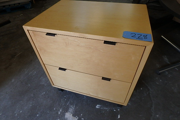 lot 228 image: Room and Board Maple