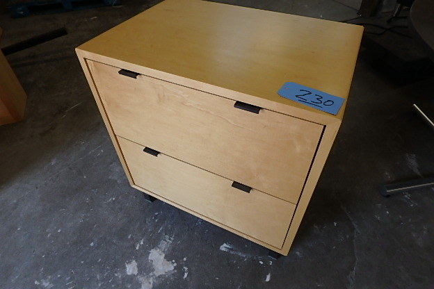 lot 230 image: Room and Board Maple