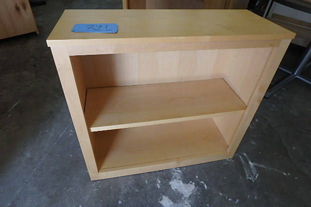 lot 241 image: Room and Board Maple