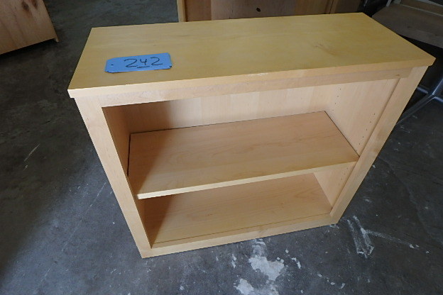 lot 242 image: Room and Board Maple