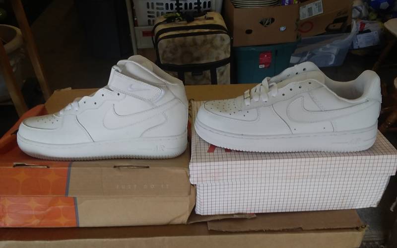 lot 1 image: 2 Pair Shoes Size 7 NEW
