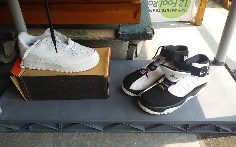 lot 12 image: 2 Pair Shoes Size 7 12 NEW