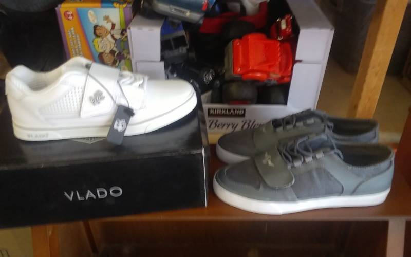 lot 15 image: 2 Pair Shoes Size 8 NEW