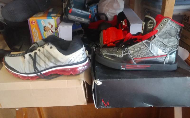 lot 18 image: 2 Pair Shoes Size 8 12 NEW