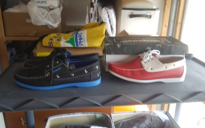 lot 27 image: 2 Pair Shoes Size 10 12 NEW