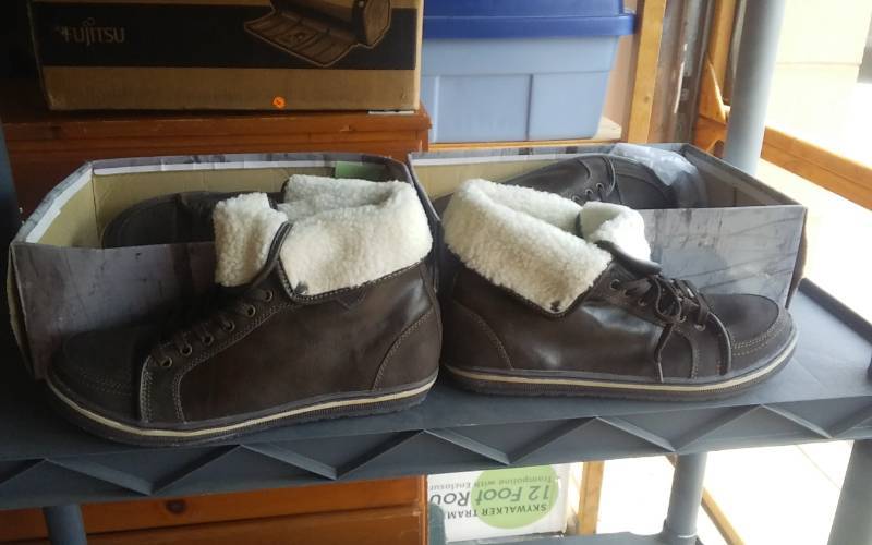 lot 28 image: 2 Pair Shoes Size 10 12 NEW