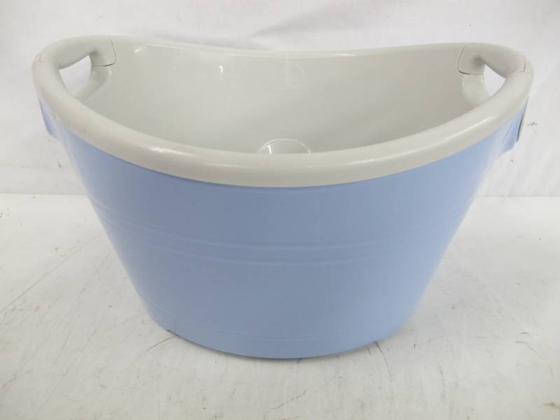 lot 123 image: Igloo 20 quart Insulated Party Bucket - BlueCream