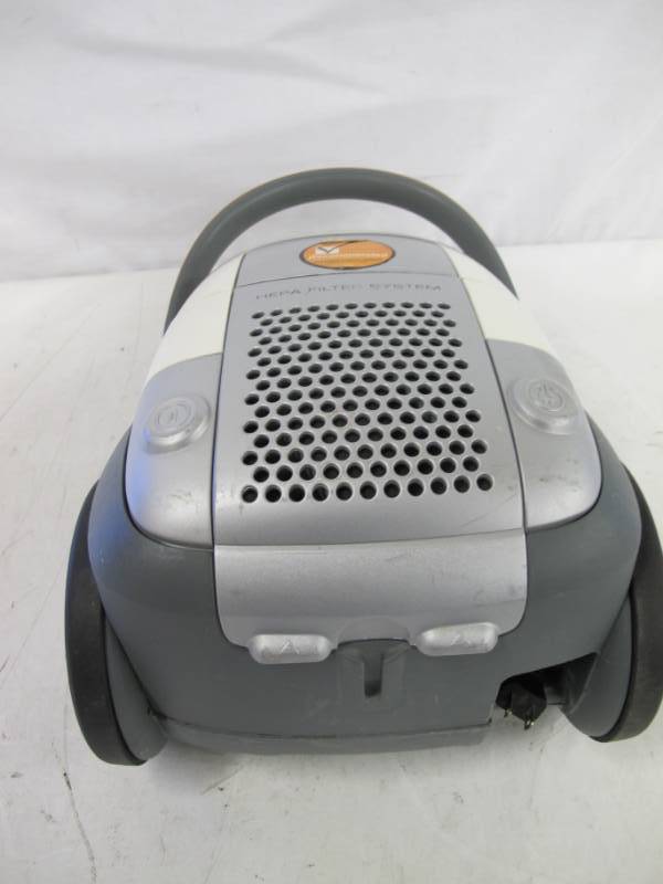lot 139 image: Electrolux EL6988E Oxygen Clean Air Canister HEPA Vacuum - Works, no hose or head