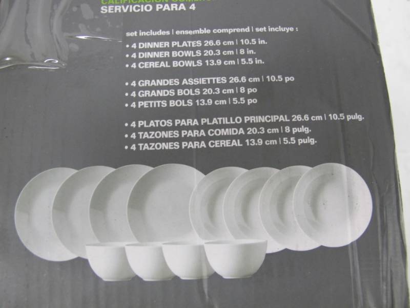 lot 152 image: Denmark 12-Piece Porcelain Dinnerware Set