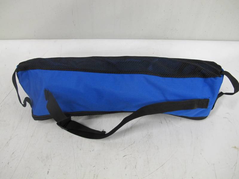 lot 215 image: Cascade Mountain Tech Outdoor High Back Lightweight Camp Chair with Headrest and Carry Case - Blue