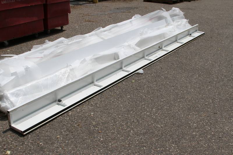 lot 9 image: Aluminum Header Lot