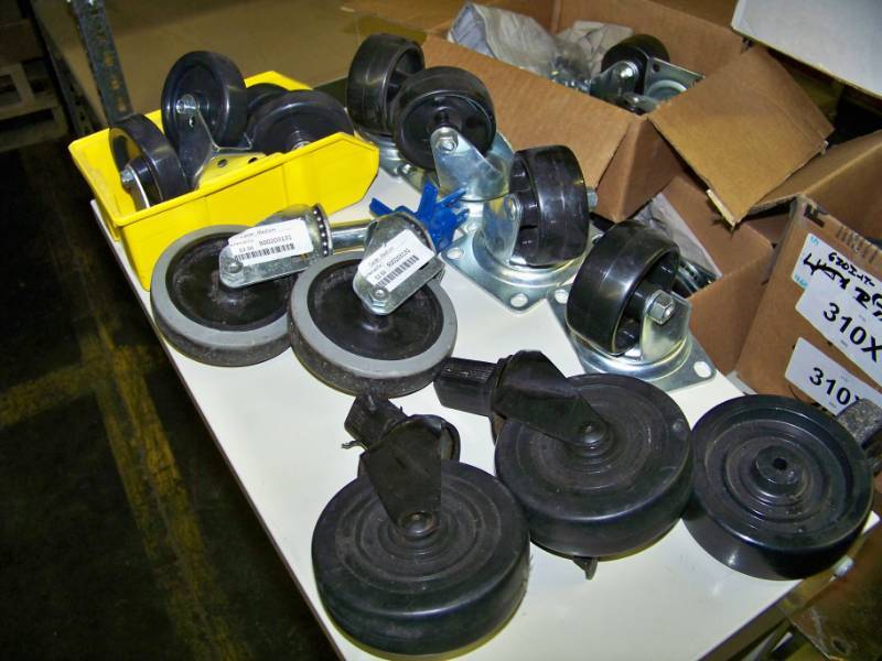 lot 16 image: Lot of Heavy Duty Casters